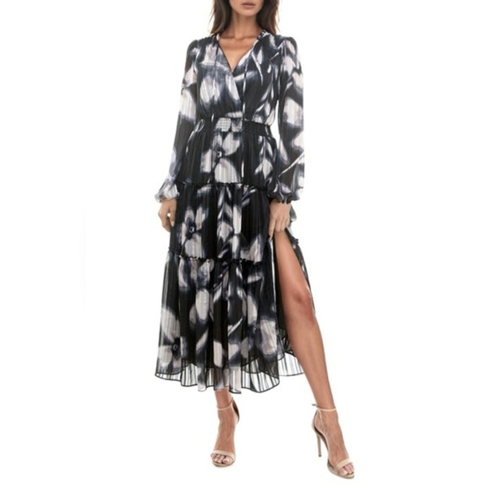 Floral Black Long Sleeve Tiered Midi Dress
Socialite Women’s Size XS Loose Fit